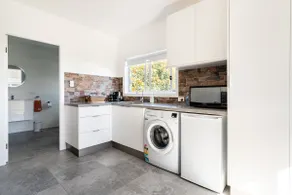 Stylish One Bedroom Studio at Long Jetty - Image 3