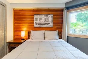 Seward Park Retreat with Open Floor Plan 1 Bedroom - Image 3