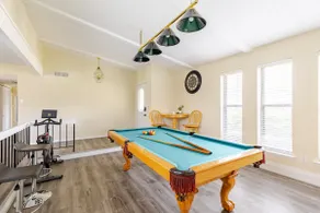Cozy Three Bedroom House with Pool Table - Image 2