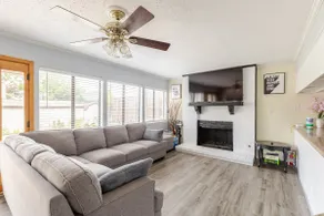Cozy Three Bedroom House with Pool Table - Image 4