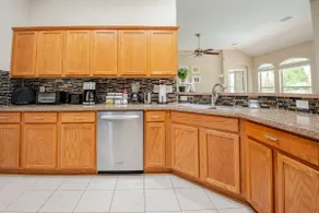 Lovely Woodlands home w/heated pool and spa! - Image 4