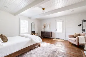 Relax in an upscale, renovated gem - Image 5