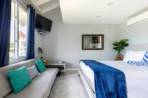 Seaside loft with pool, Sea Castles, Montego Bay - Image 3