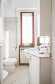 FLORENCE HOMEAWAY - COZY APARTMENT NEAR FLORENCE AIRPORT -18 min from City center - Image 4
