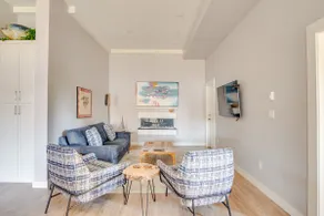 Adorable Sooke suite close to beaches and trails - Image 2