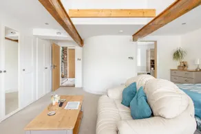 Stunning Large Room, EnSuite & Own entrance - Image 2