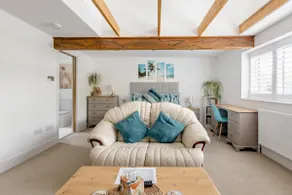 Stunning Large Room, EnSuite & Own entrance - Image 5