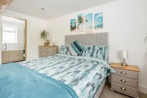 Stunning Large Room, EnSuite & Own entrance - Image 4