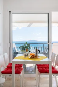 Spectacular sea view apartment with hotel services - Image 4