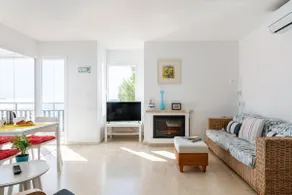 Spectacular sea view apartment with hotel services - Image 2