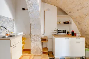 Studio apartment in the archeological center - Image 3