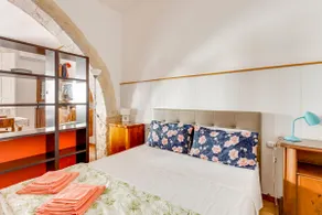 Studio apartment in the archeological center - Image 4