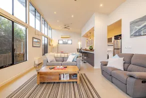 Walk To Pako, Flex Check-In/Out, Bright & Stylish - Image 2