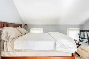 Sunny, light filled loft in 1873 Colonial - Image 3