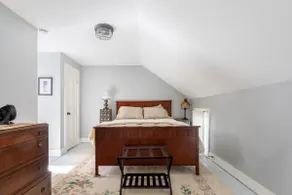 Sunny, light filled loft in 1873 Colonial - Image 4