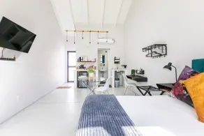 5 Min from Sandton CBD! Sunny & Bright flat Nr 7 - Image 3