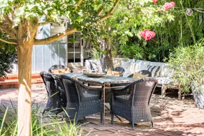 Designer Cottage | Garden Oasis | Walk to Plaza - Image 5