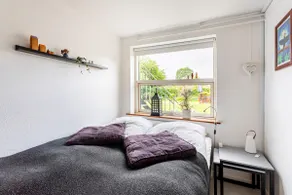 Lovely apartment close to the lakes and downtown - Image 3