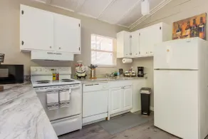 Cozy One Bedroom Farm-Style 7 min from Downtown - Image 4