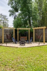 2BR Cottage Near Beach & Downtown - Fenced Yard, Fire Pit & Bikes - Image 2