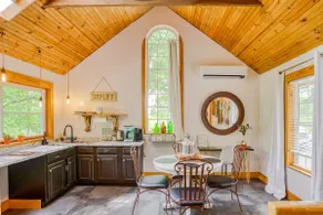 Cozy guest cottage at The Black Walnut Chateau - Image 2
