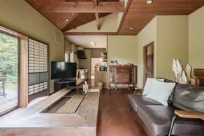 A modern one-story house with a courtyard, Iori-ori, living in a small forest - Image 2