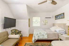 Private Guest Suite Historical Neighborhood - Image 4