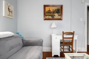 Cozy 2nd Floor3 bedroom unit w/off-street parking - Image 3