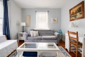 Cozy 2nd Floor3 bedroom unit w/off-street parking - Image 2