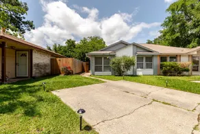 Cozy 2 Bed 1 Bath Home near IAH - Image 3
