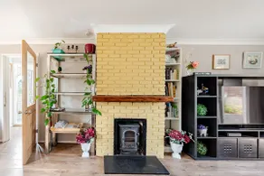 Spacious family house & Free parking - Image 5