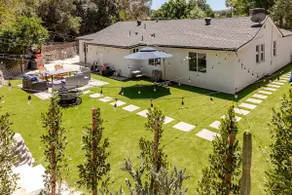 Spacious 5BR • Relaxing Family Retreat - Image 4