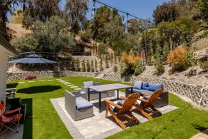 Spacious 5BR • Relaxing Family Retreat - Image 3