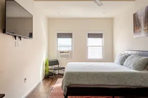 1BR South Philly Flat walk to train/sports/food+ - Image 2