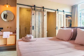 Cozy 2-person guest suite - Image 5