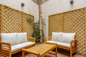 Luxurious suite with private garden and hot tub - Image 4