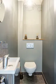 Luxurious suite with private garden and hot tub - Image 5