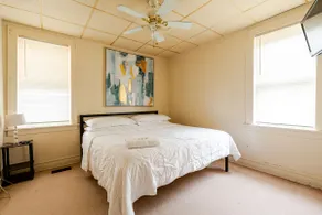 Cozy, King/Queen bed, 2 bedroom. - Image 3
