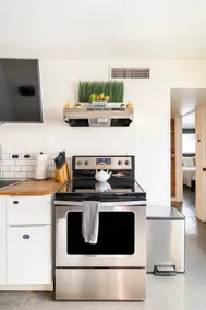 Friendly 2BR Retreat • BBQ & Free Parking - Image 5