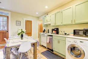 Charming and Historic Apartment in Capitol Hill - Image 2