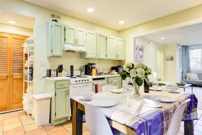 Charming and Historic Apartment in Capitol Hill - Image 5