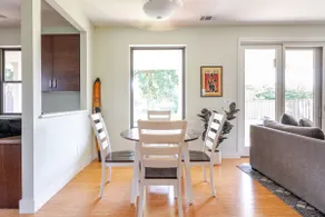 Modern 2 bedroom close to historic downtown winters - Image 4
