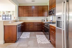 Modern 2 bedroom close to historic downtown winters - Image 5