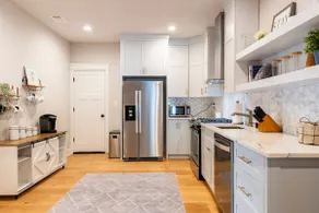 Brand New! Private suite, DT Roswell, full kitchen - Image 3