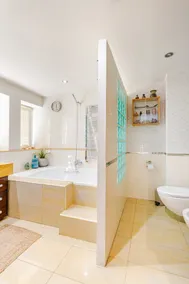 Designer Chalet with a garden and pool - Image 4