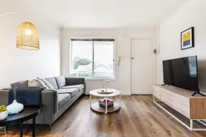 Lovely 1-bedroom rental - Image 2