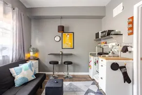 1 Bedroom Unit Downtown Phoenixville Pet-Friendly - Image 2