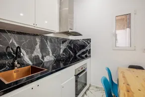 4BR with A/C & Free Parking - Image 4