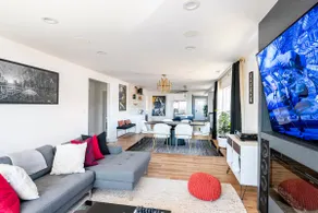 Exquisite 3-bedroom home with hot tub & firepit - Image 3