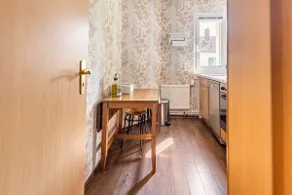 Quiet apartment with green view in urban location - Image 4